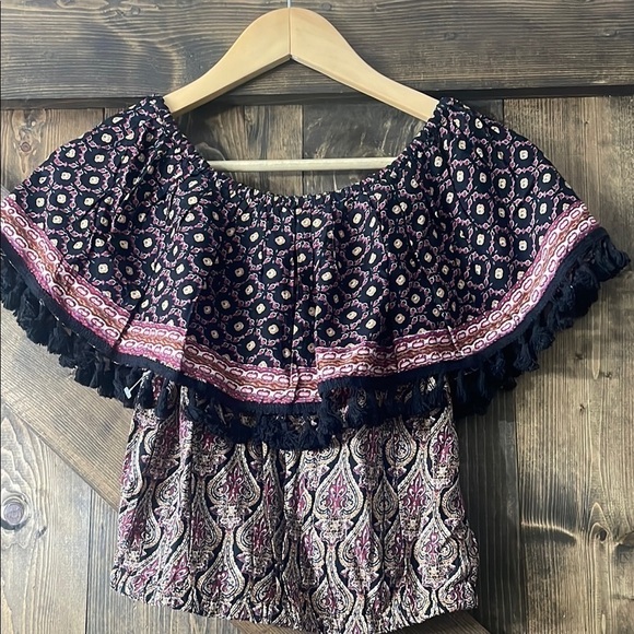 RAGA x ANTHROPOLOGIE Off Shoulder Crop Top - Picture 2 of 5